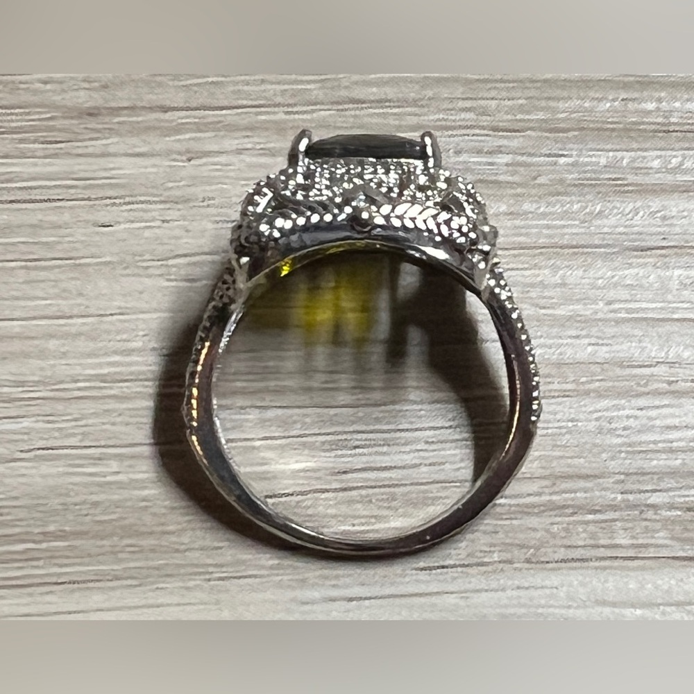 Vintage Art Deco Sterling Silver Olive Green Peridot Filigree Ring, Size 6 - Picture 6 of 10